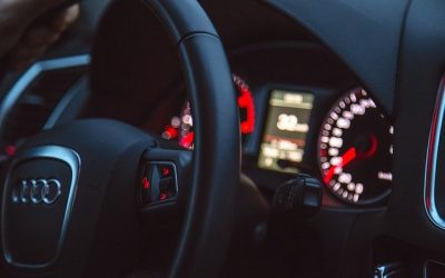 Voyant de liquide de refroidissement : Pourquoi s’allume-t-il et que faire ?